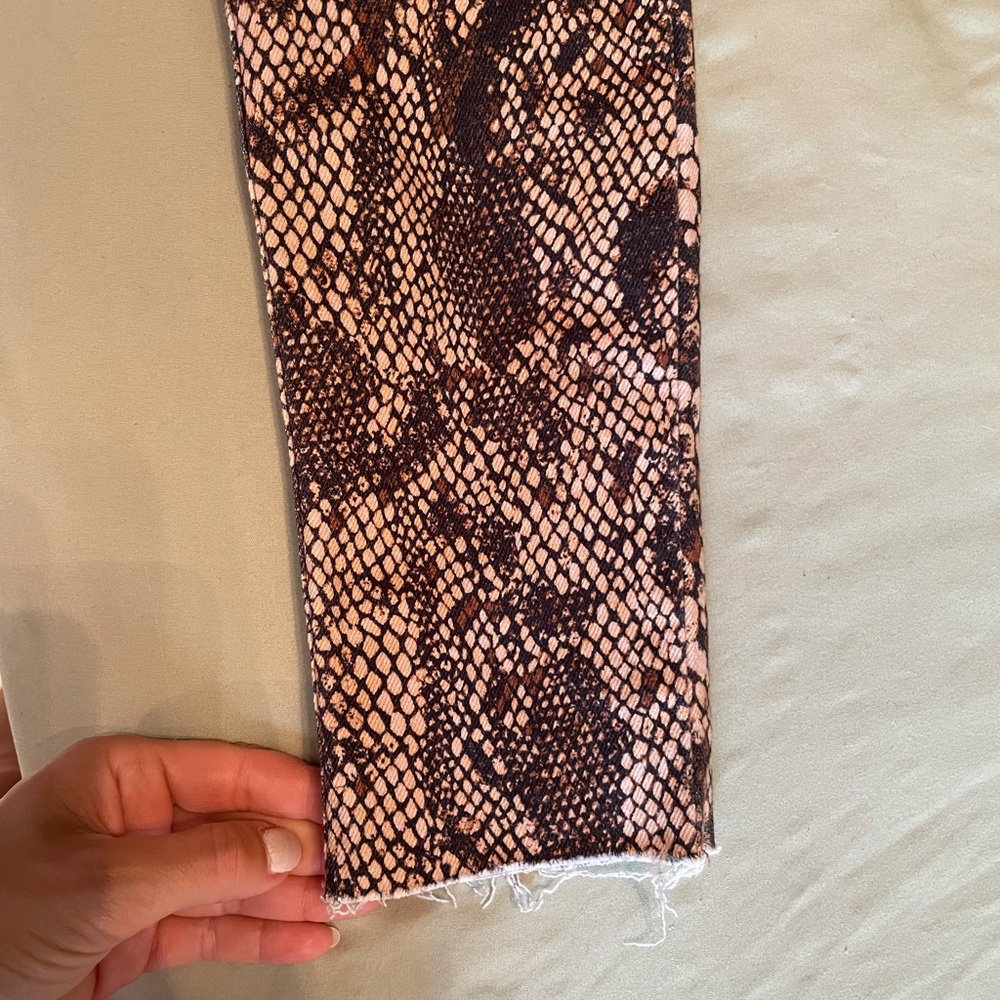 High Rise Snake Print Jeans 🐍 - Picture 10 of 11